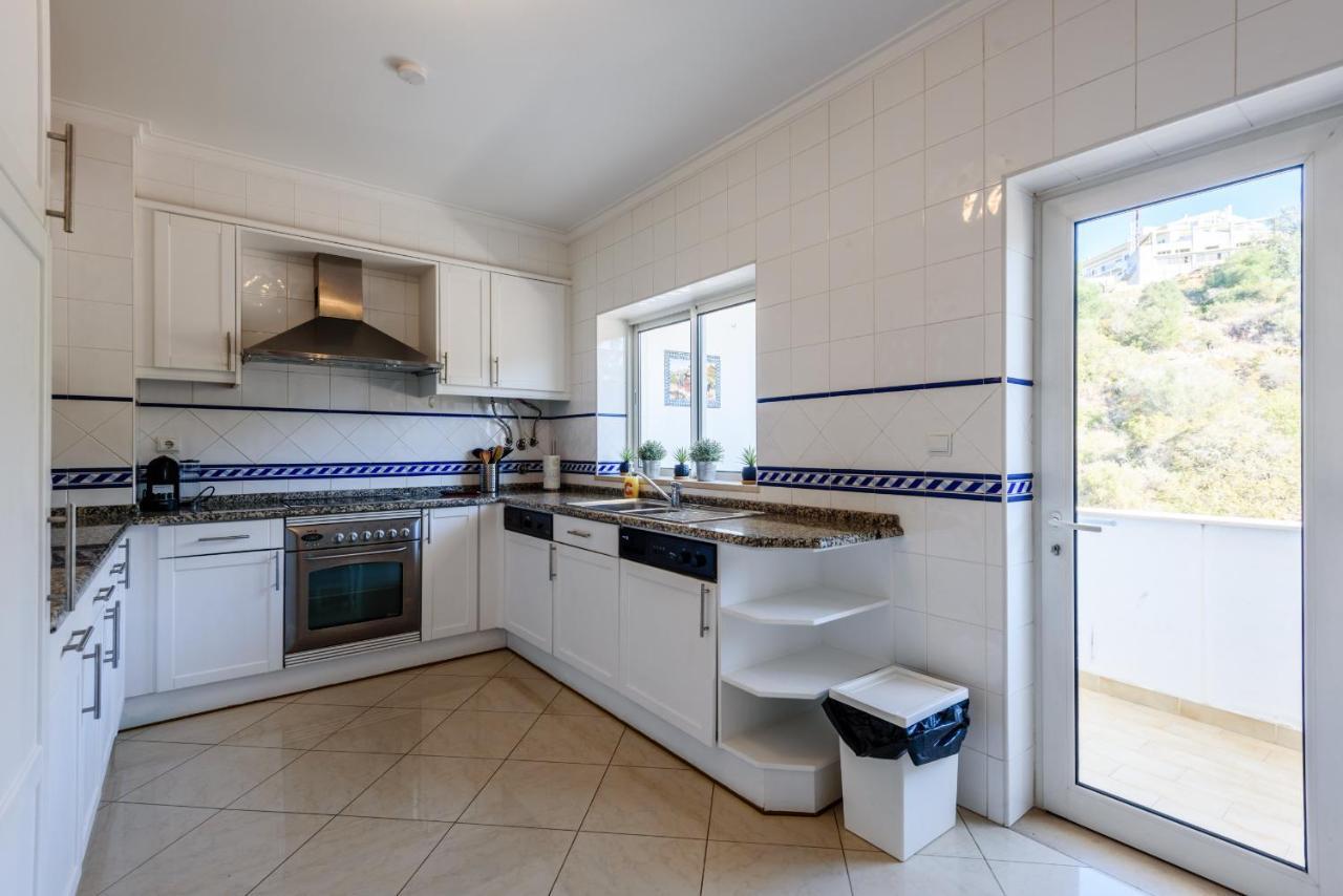 Amazing apartment in Albufeira Bagian luar foto
