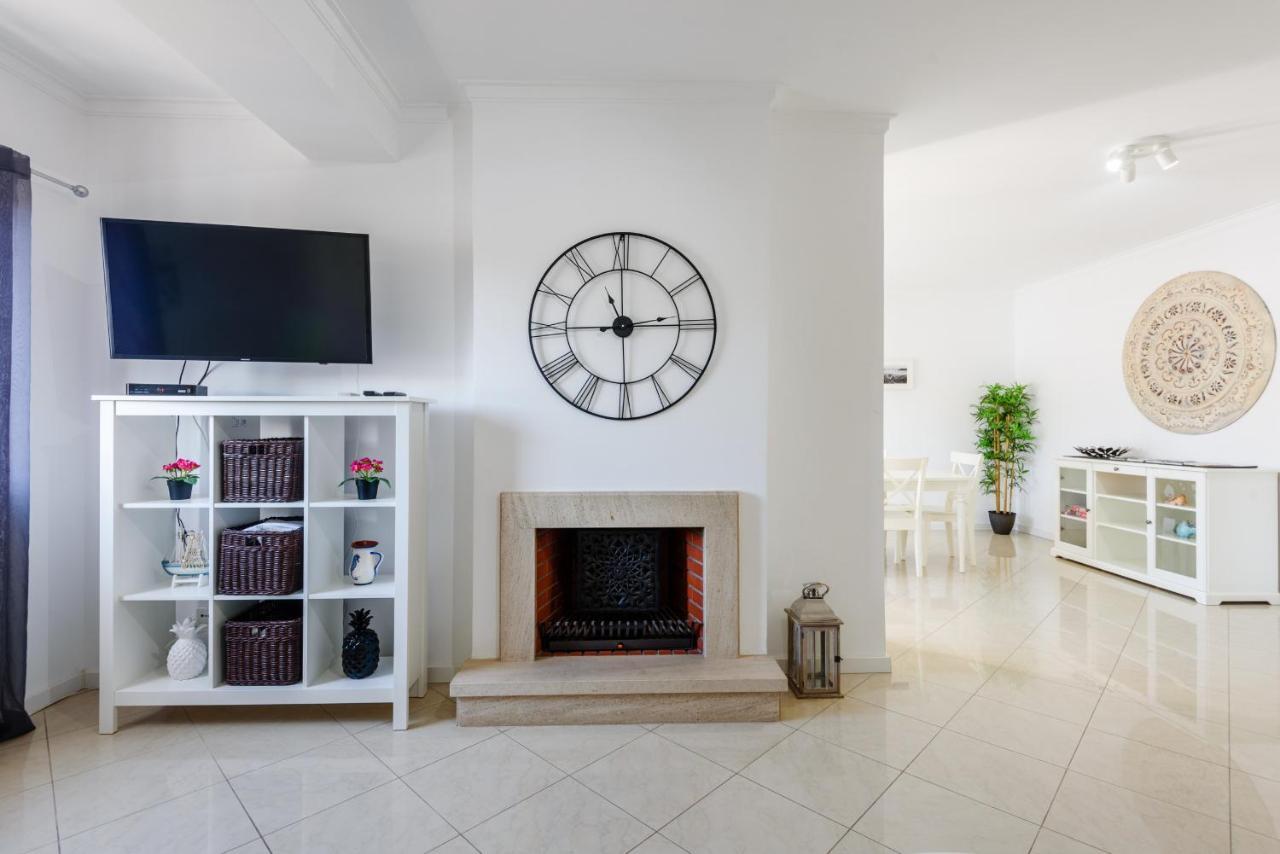 Amazing apartment in Albufeira Bagian luar foto