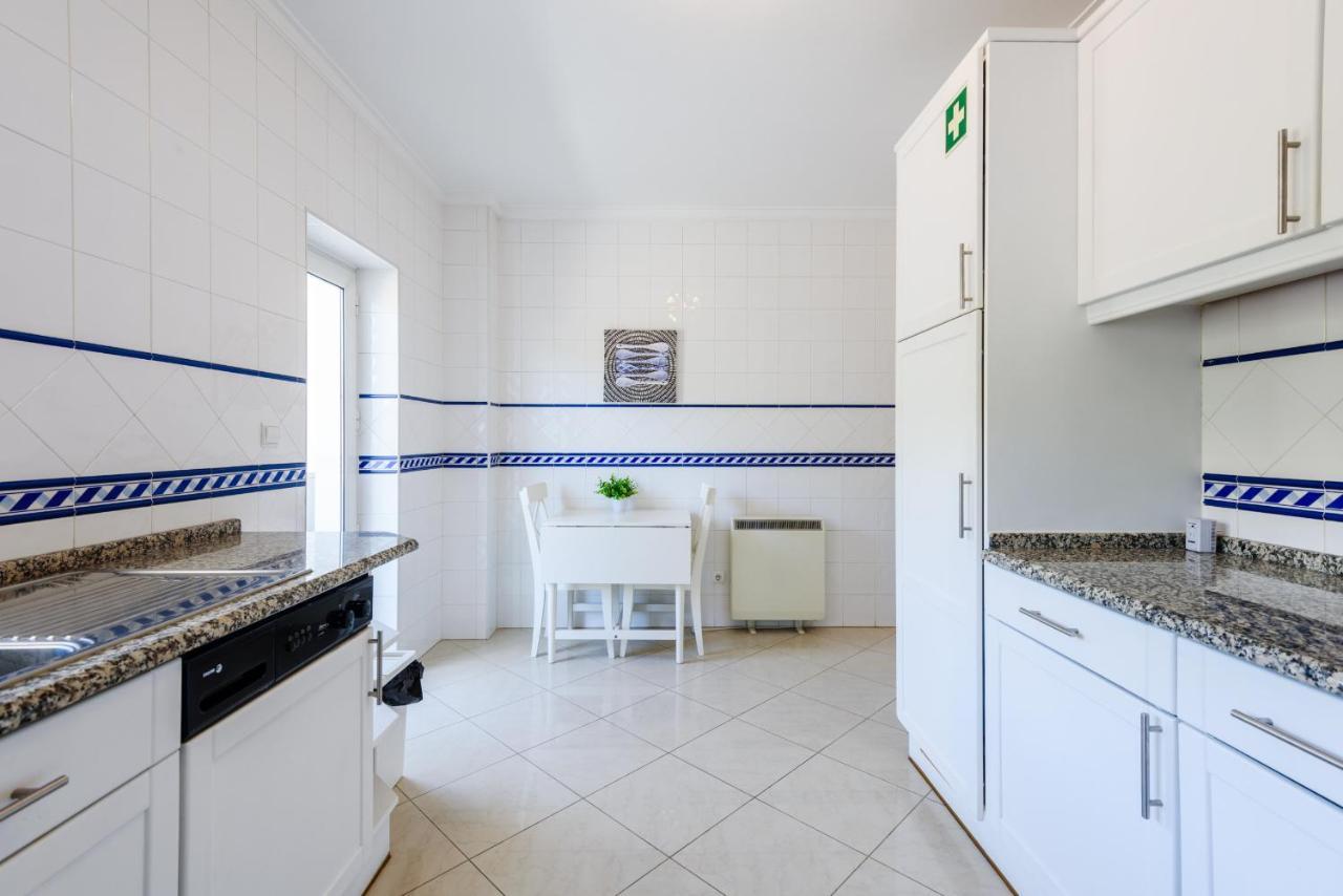 Amazing apartment in Albufeira Bagian luar foto
